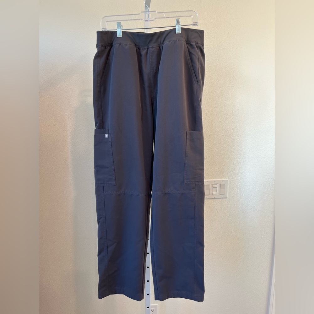FIGS Men's Axim Cargo Scrub Pants